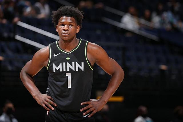 安东尼-戴维斯拒绝左手手术，独行侠续约与交易前景陷入迷雾